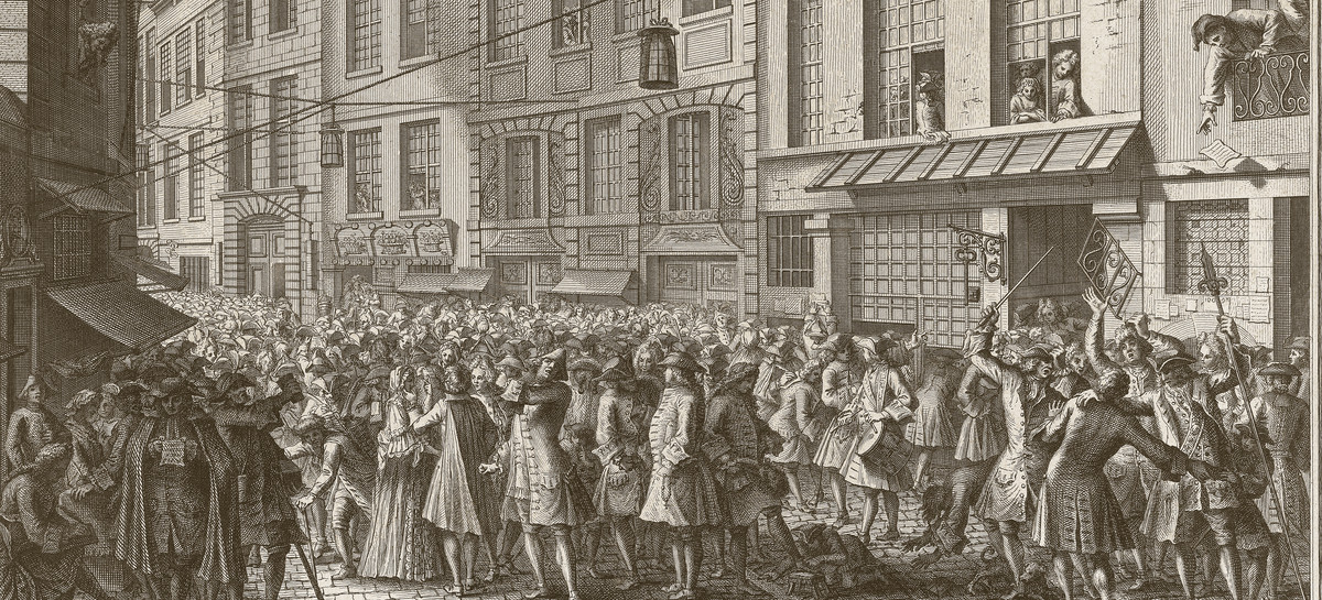The rue Quincampoix in Paris as the open-air market for Mississippi shares, the street packed wall to wall with speculators, onlookers filling the windows, share notices posted on the wall at right, and a man on a balcony letting a share sheet fall to the crowd; Rue Quinquempoix en l’année 1720, drawn and engraved by Antoine Humblot and published at Paris by Gaspard Duchange in 1720. Rijksmuseum.